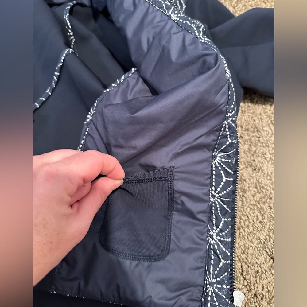 Lululemon athletica navy blue zipper jacket, white stitching, front pockets EUC - Picture 13 of 16